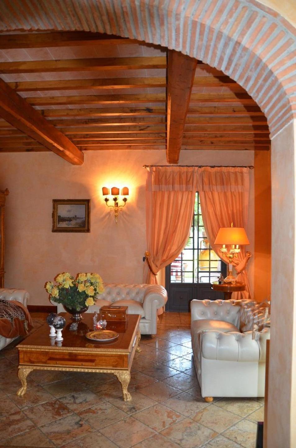 Immagine 17 di Rustico / casale in vendita  a Lucca