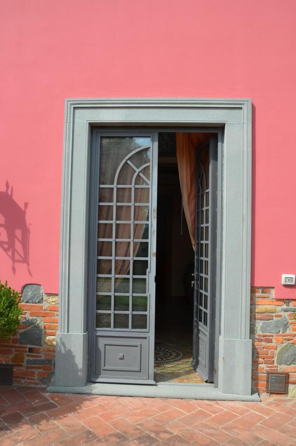 Immagine 11 di Rustico / casale in vendita  a Lucca