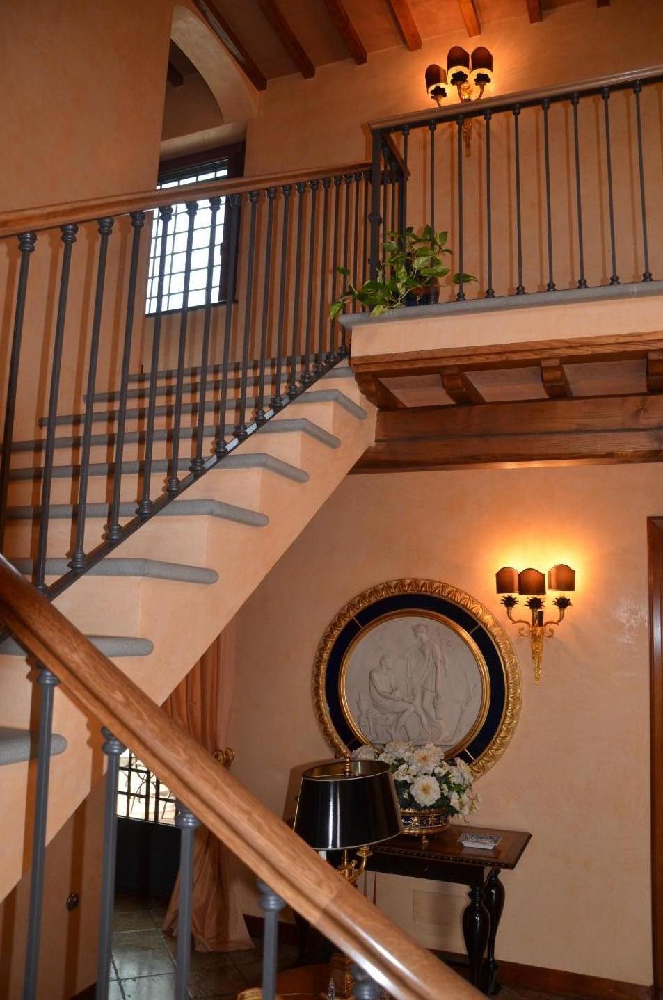 Immagine 20 di Rustico / casale in vendita  a Lucca