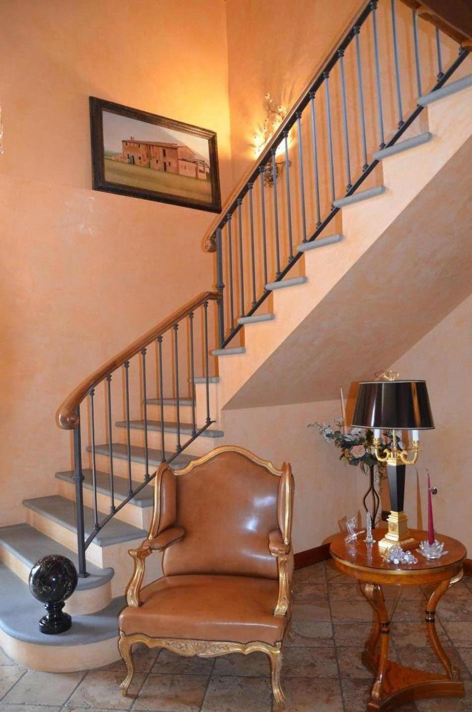 Immagine 13 di Rustico / casale in vendita  a Lucca