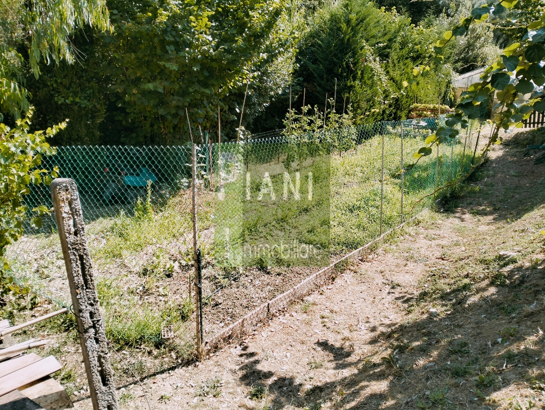 Immagine 4 di Terreno agricolo in vendita  a Livorno