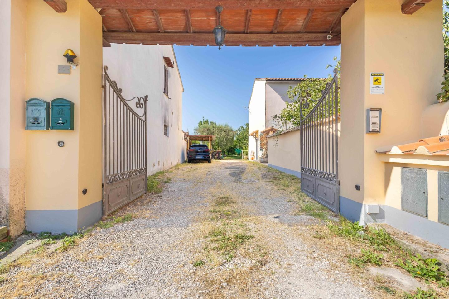 Immagine 8 di Rustico / casale in vendita  a Cascina