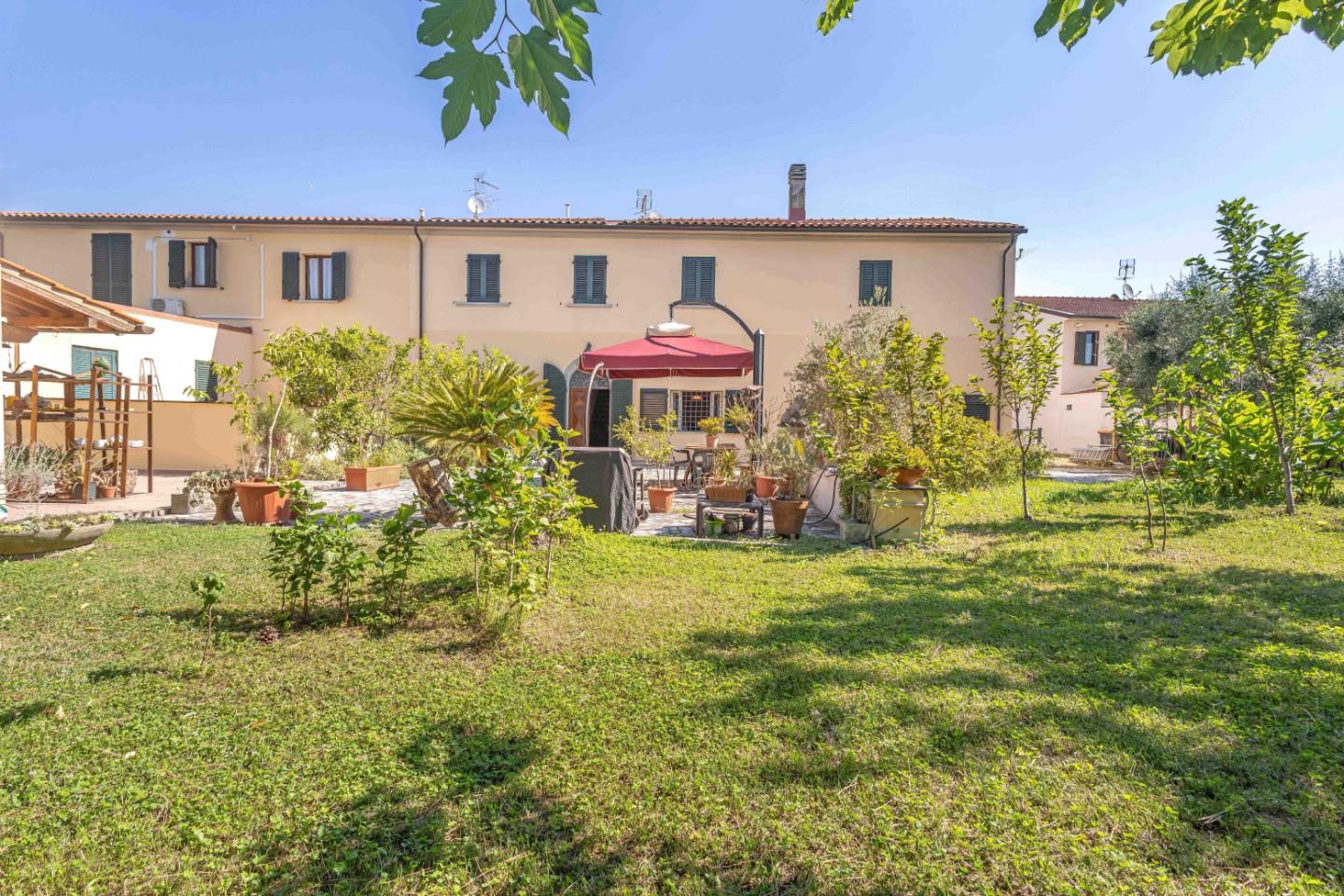 Immagine 1 di Rustico / casale in vendita  a Cascina