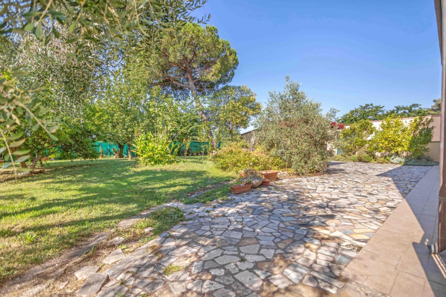 Immagine 10 di Rustico / casale in vendita  a Cascina