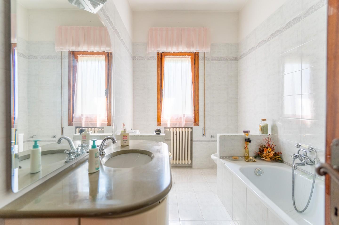 Immagine 33 di Casa bifamiliare in vendita  a Cerreto Guidi