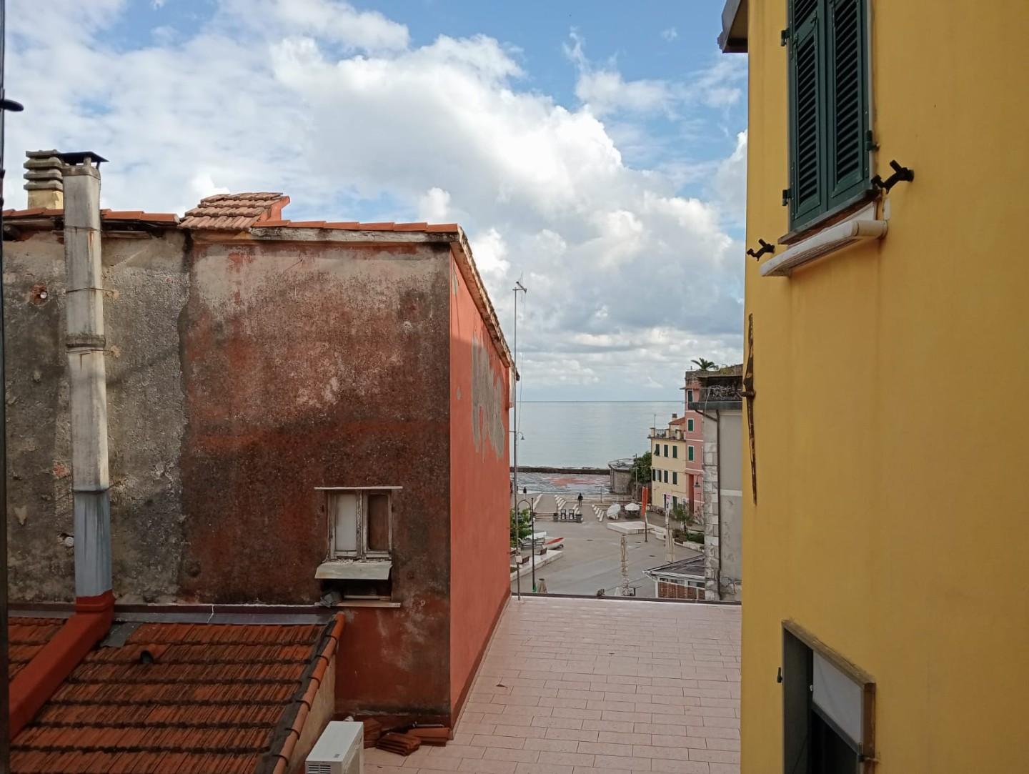 Immagine 5 di Appartamento in vendita  a Lerici