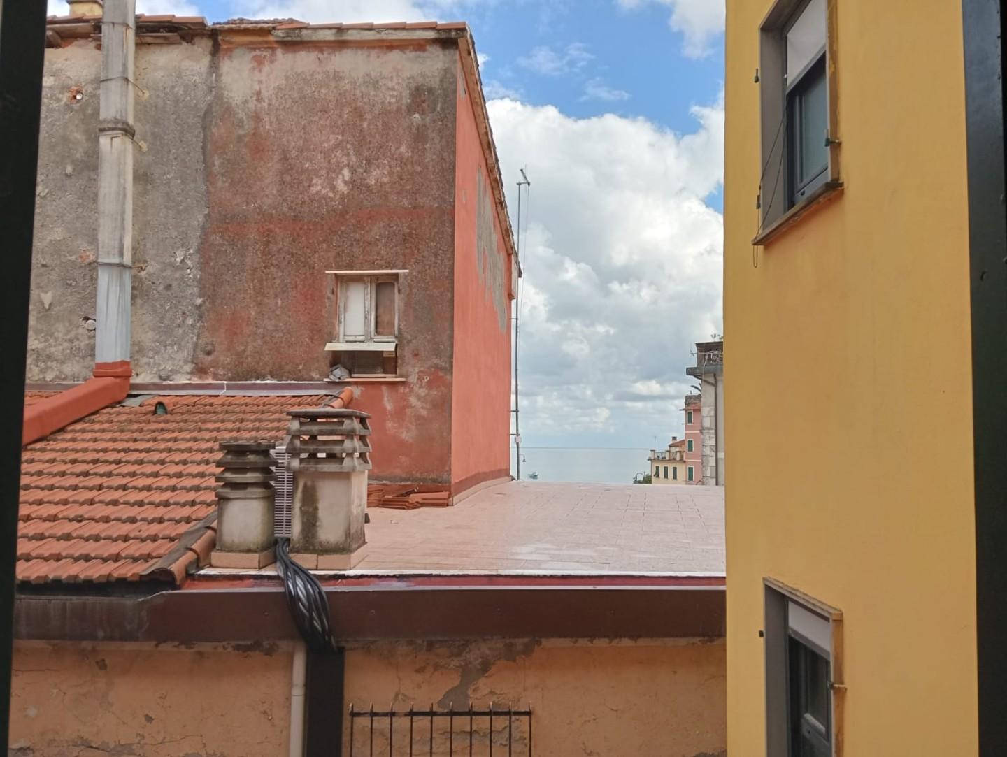 Immagine 17 di Appartamento in vendita  a Lerici