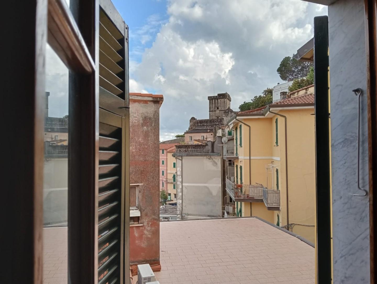 Immagine 3 di Appartamento in vendita  a Lerici