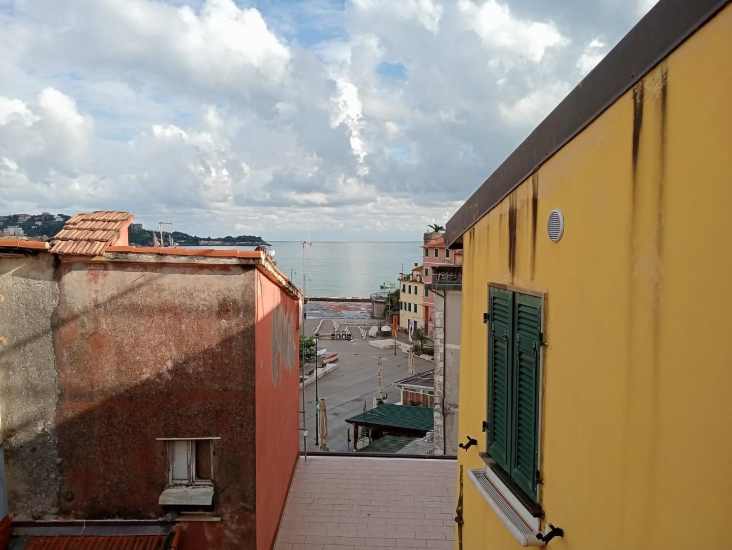 Immagine 1 di Appartamento in vendita  a Lerici