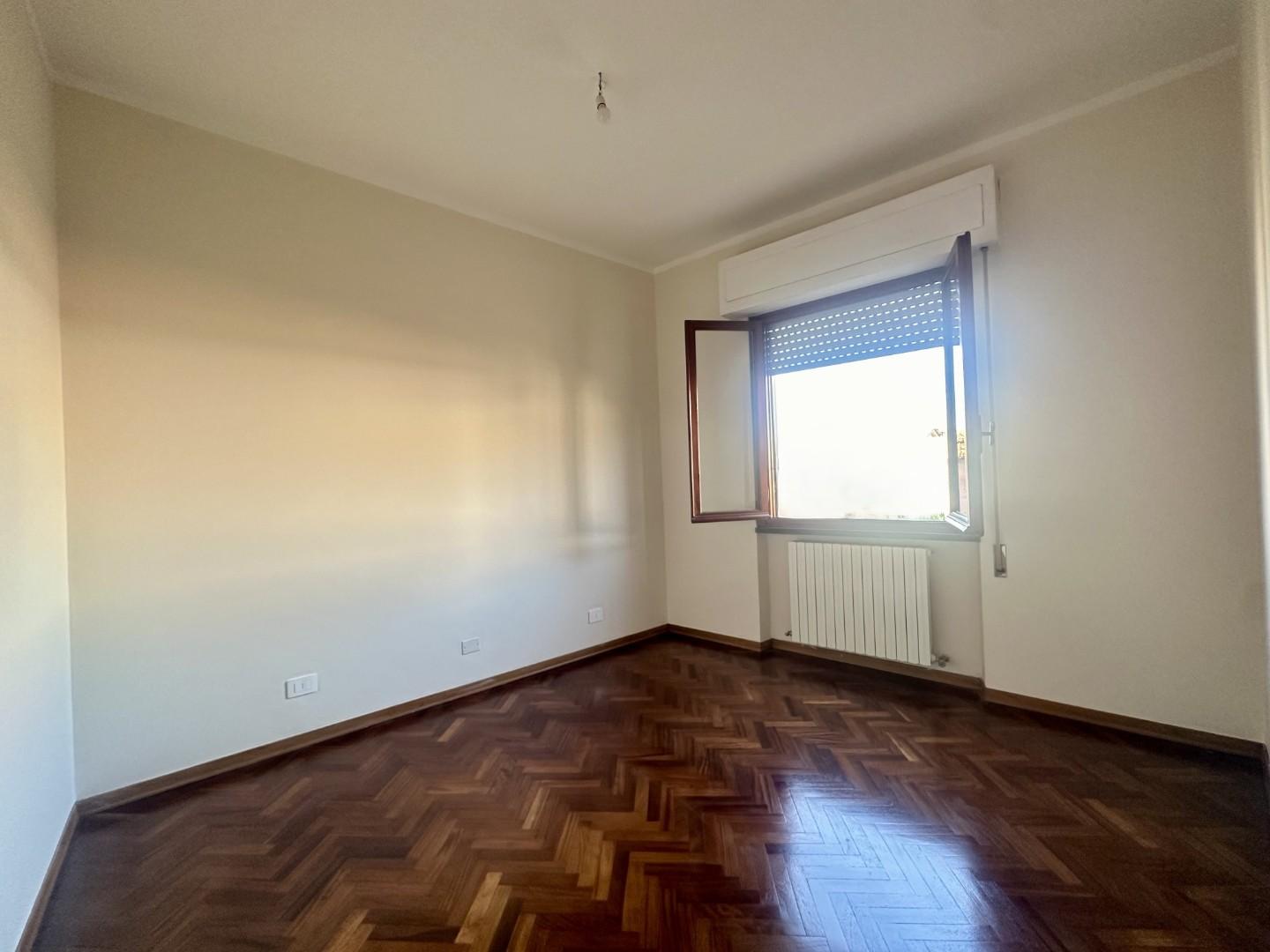 Immagine 9 di Appartamento in affitto  a Lucca