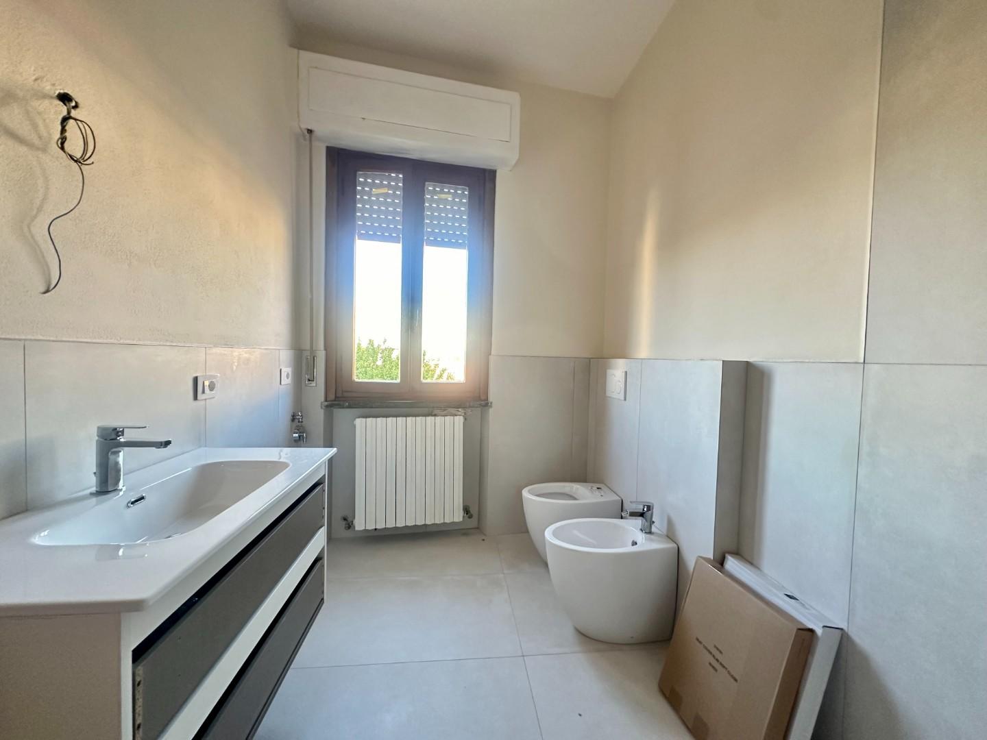 Immagine 16 di Appartamento in affitto  a Lucca