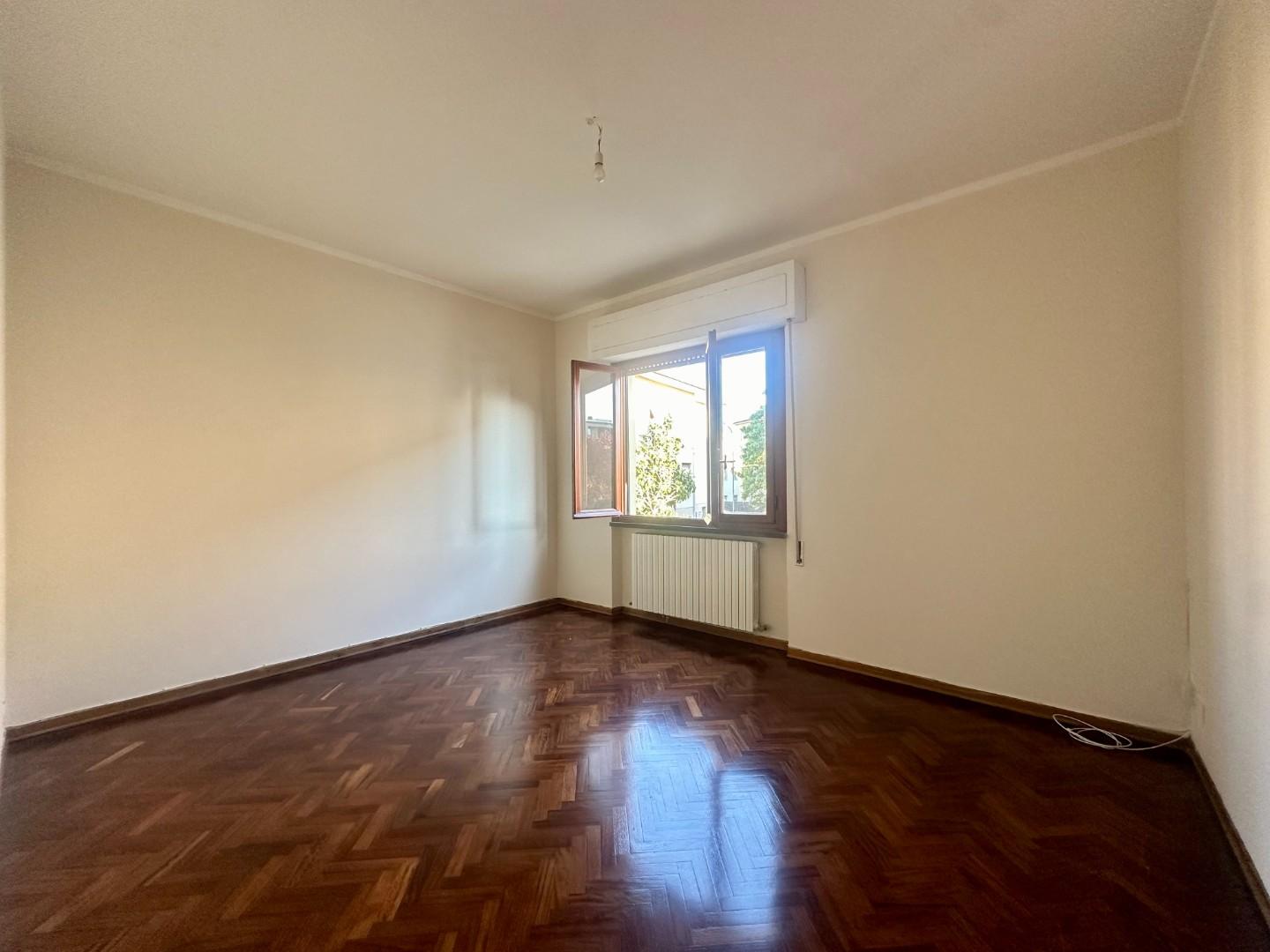 Immagine 7 di Appartamento in affitto  a Lucca