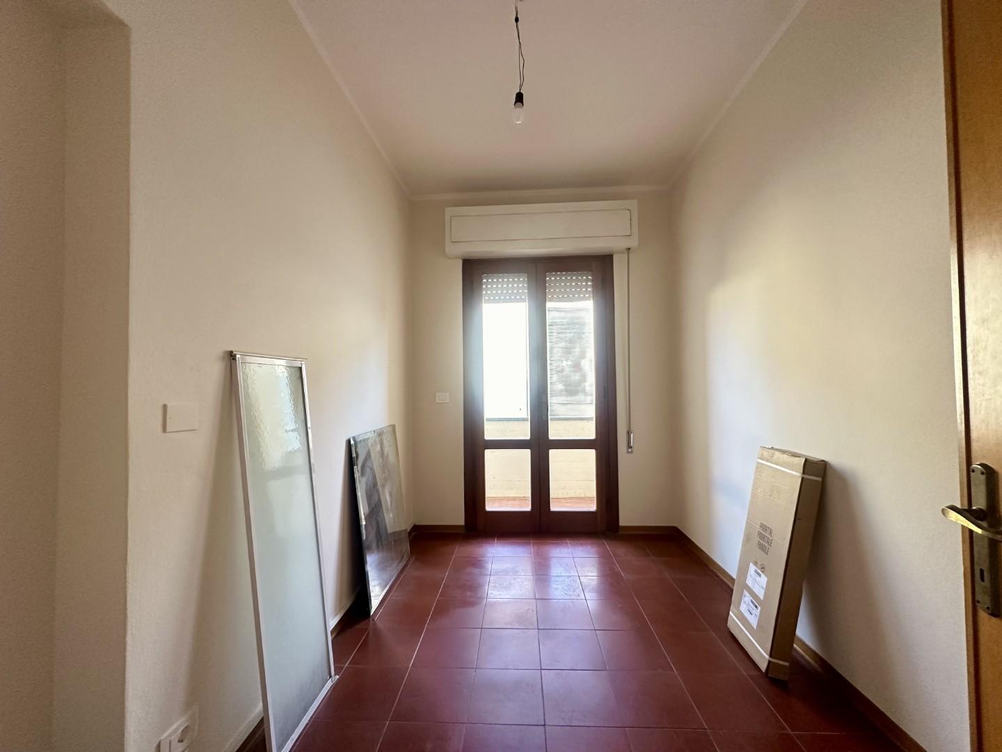 Immagine 13 di Appartamento in affitto  a Lucca