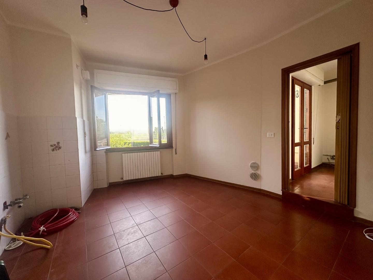 Immagine 5 di Appartamento in affitto  a Lucca