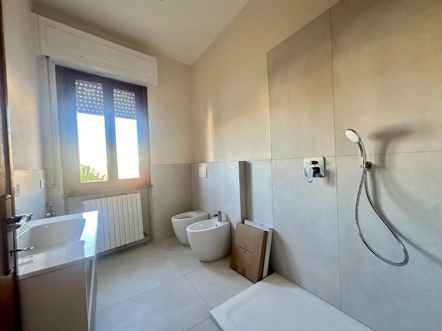 Immagine 17 di Appartamento in affitto  a Lucca