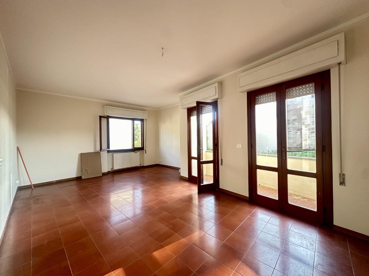 Immagine 1 di Appartamento in affitto  a Lucca