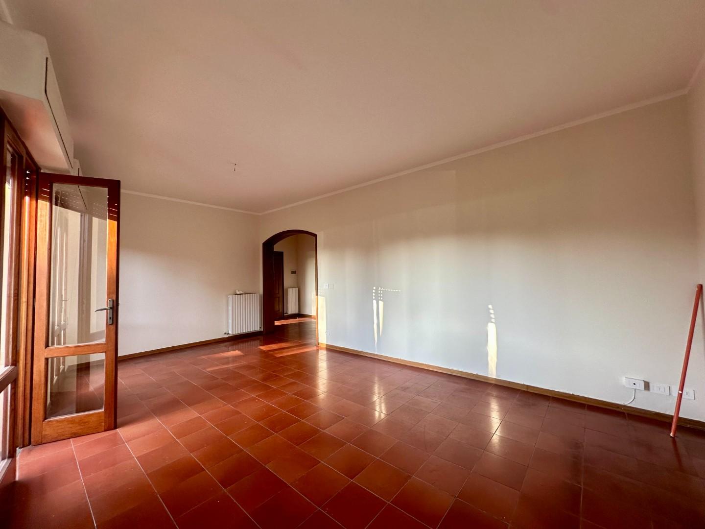 Immagine 3 di Appartamento in affitto  a Lucca