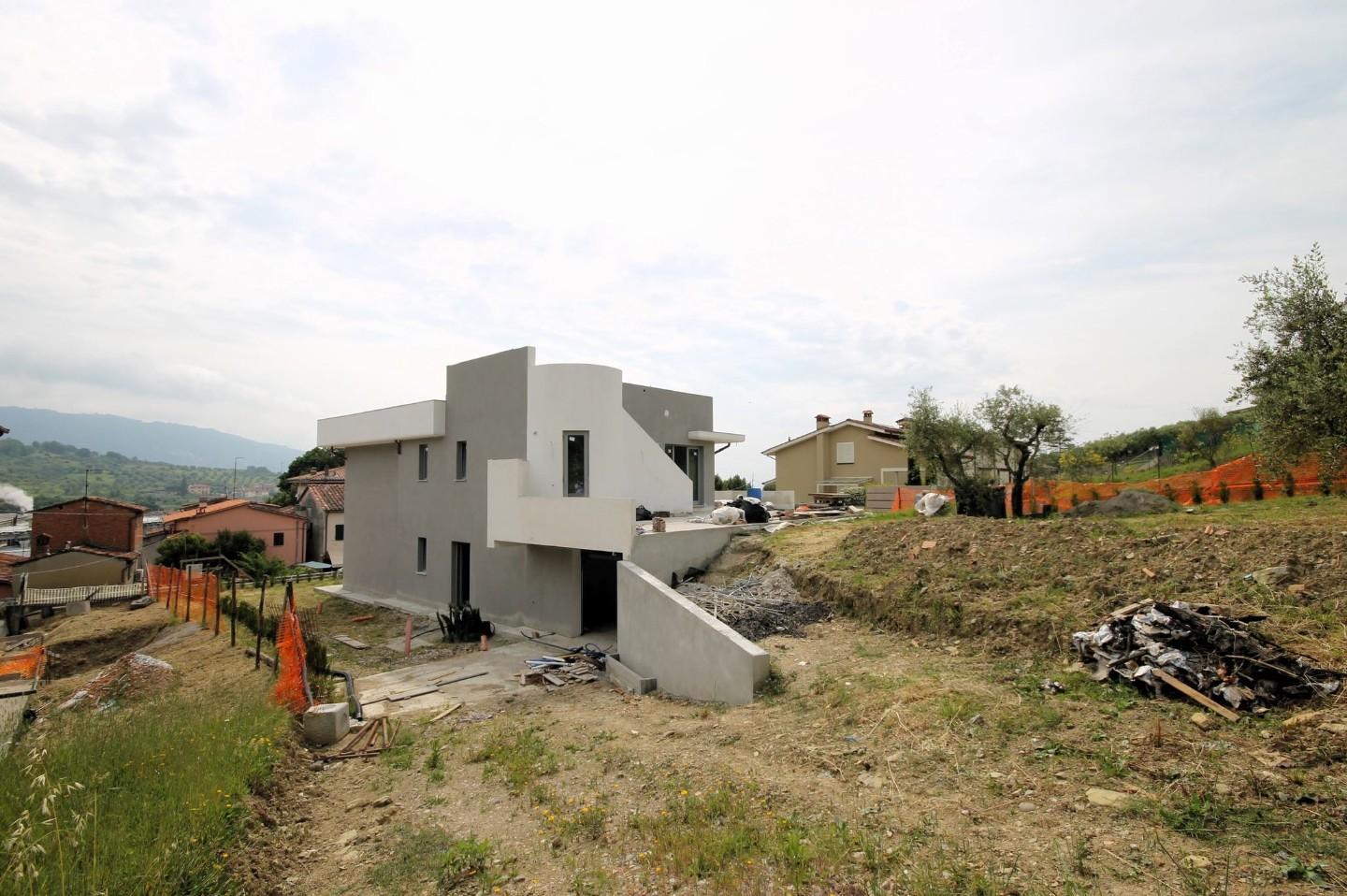 Immagine 2 di Villa in vendita  a Capannori