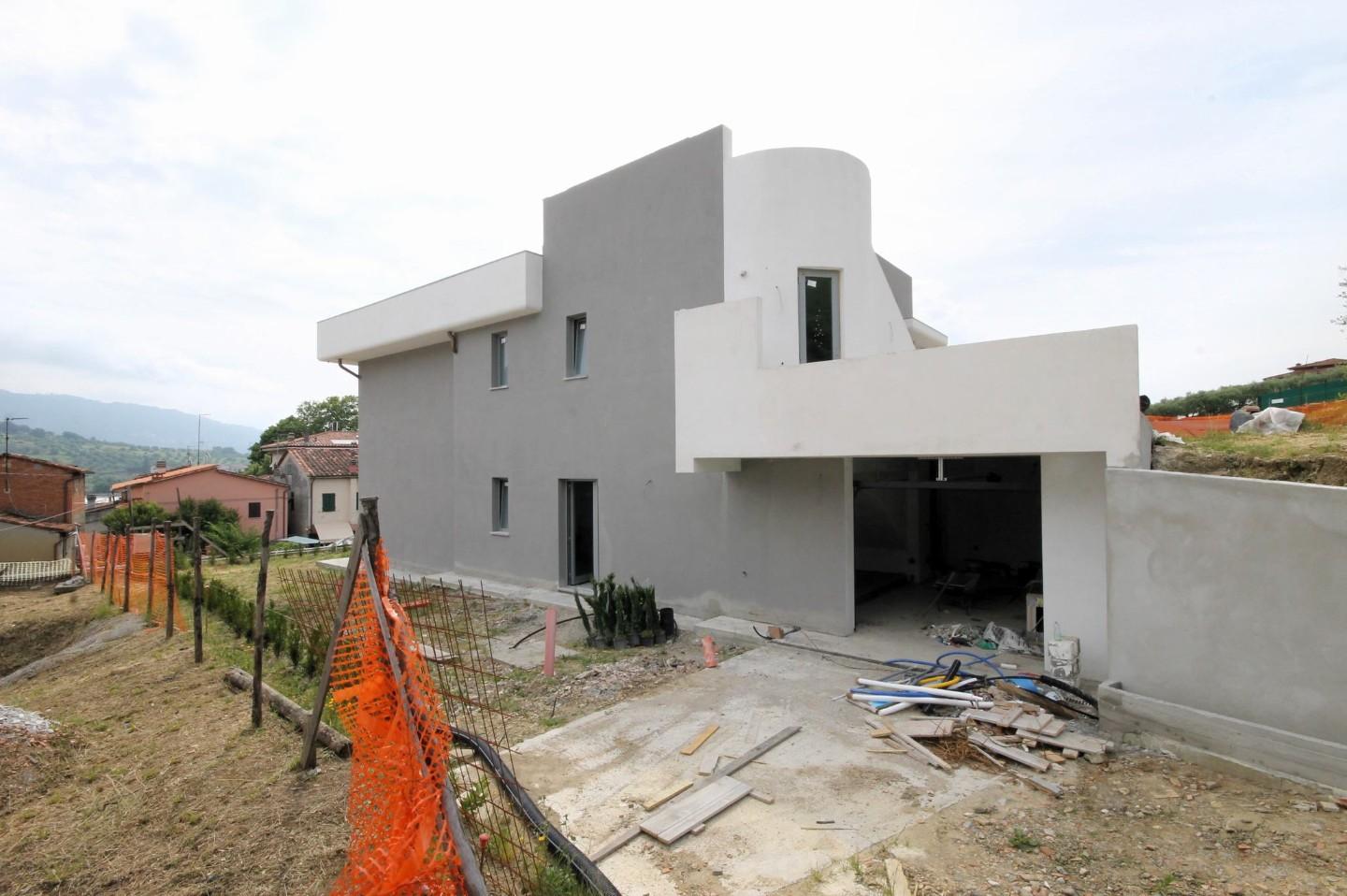 Immagine 3 di Villa in vendita  a Capannori