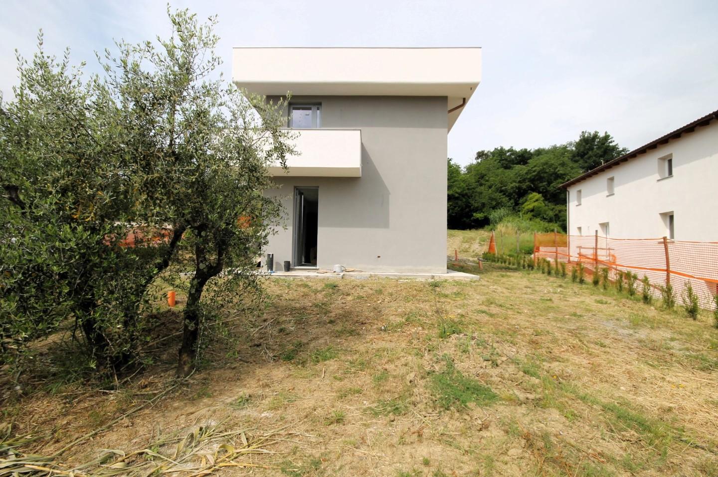 Immagine 4 di Villa in vendita  a Capannori