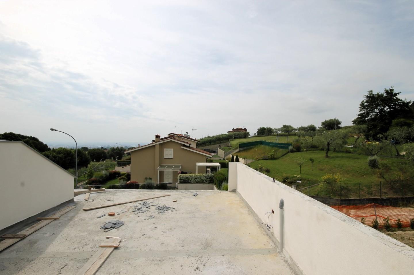Immagine 8 di Villa in vendita  a Capannori