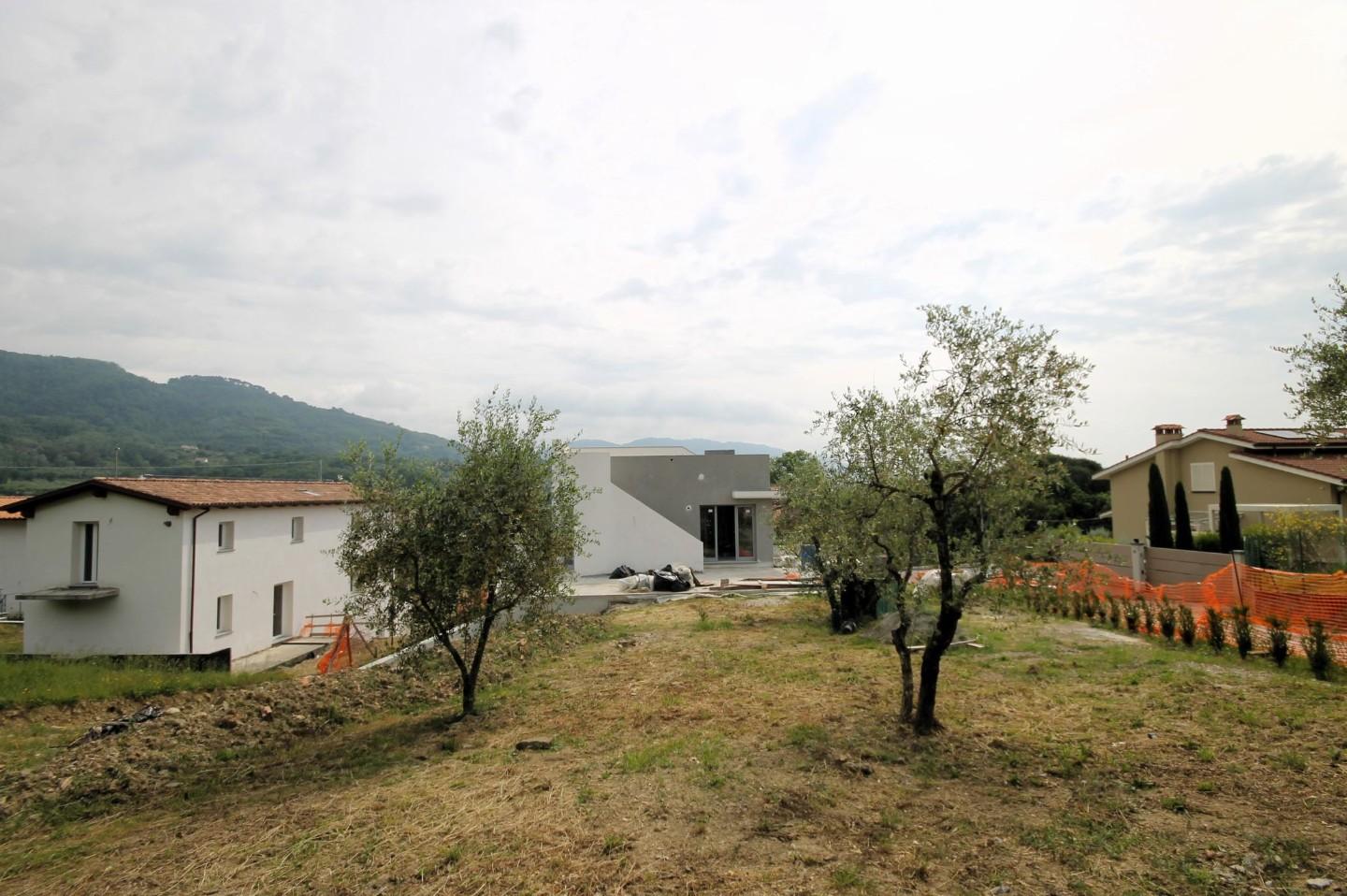 Immagine 6 di Villa in vendita  a Capannori