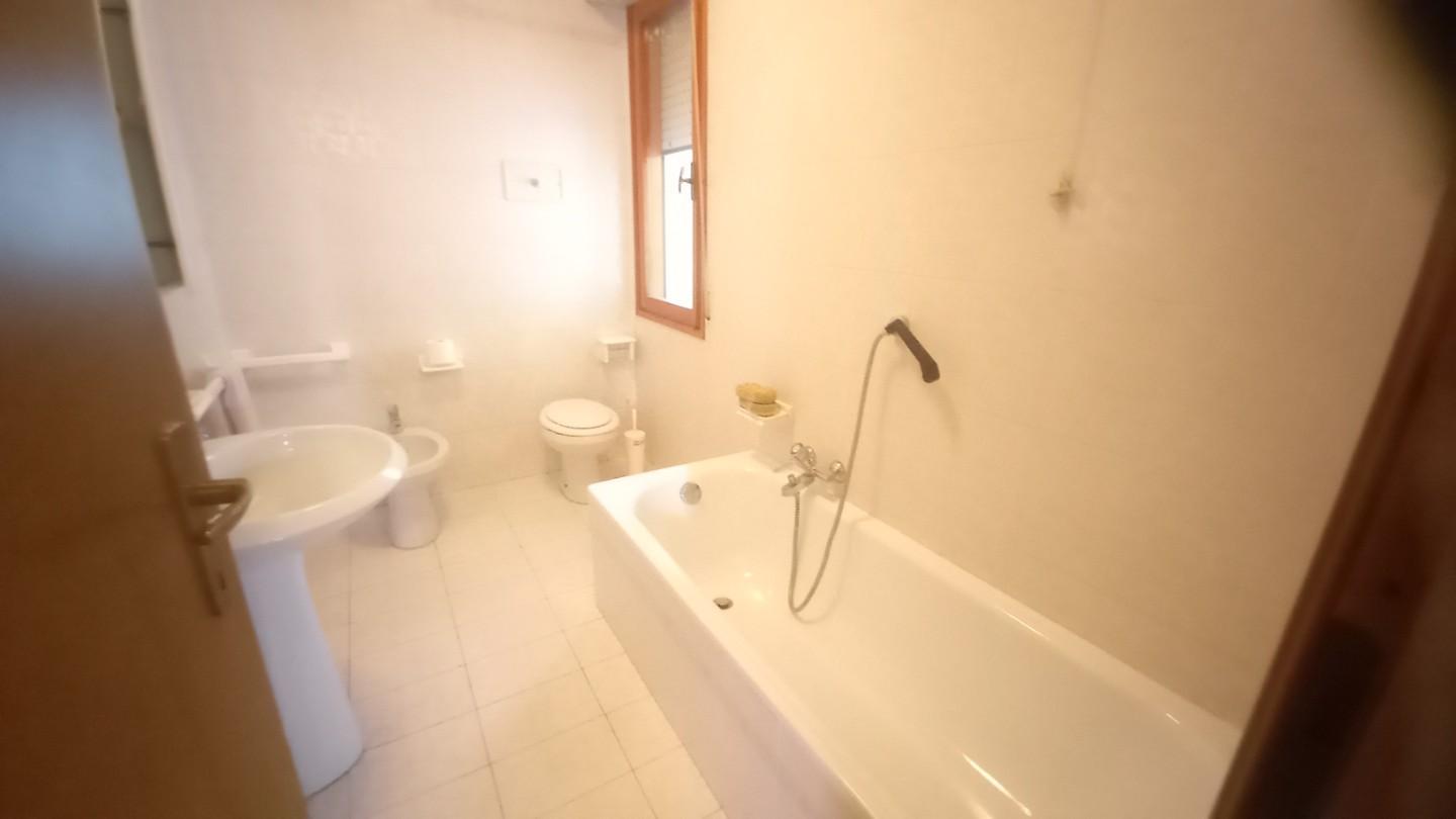 Immagine 14 di Appartamento in vendita  a Camaiore