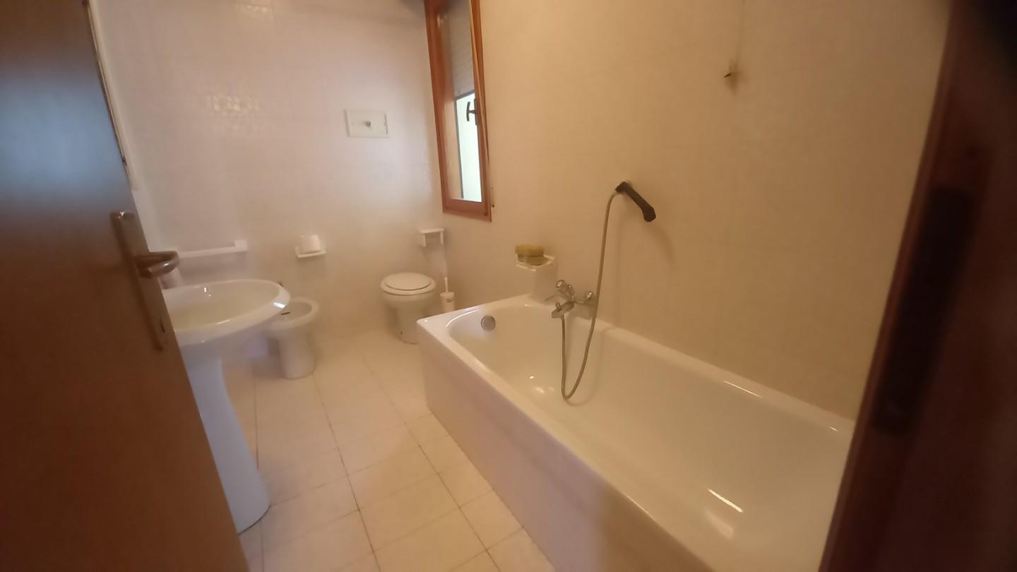 Immagine 12 di Appartamento in vendita  a Camaiore