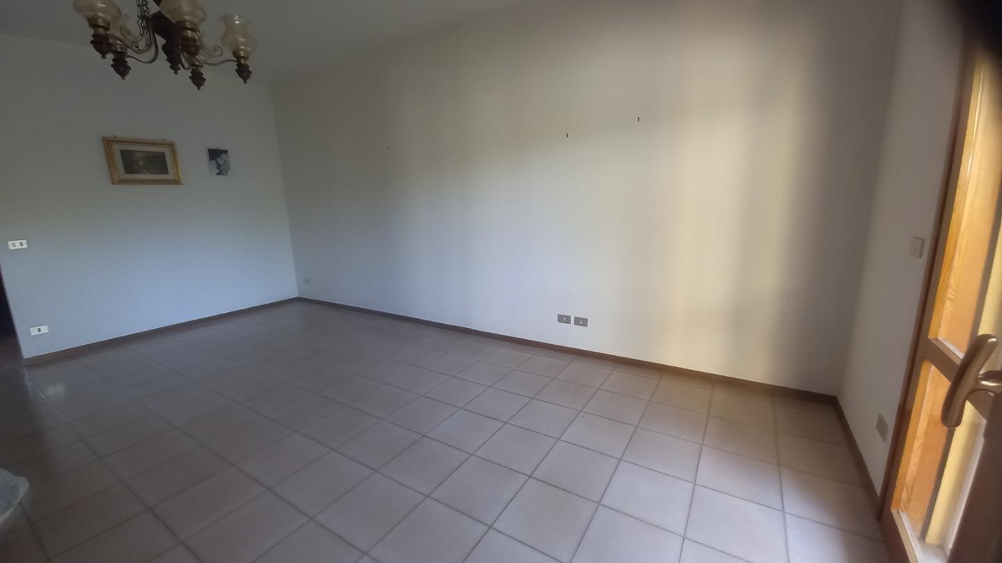 Immagine 2 di Appartamento in vendita  a Camaiore