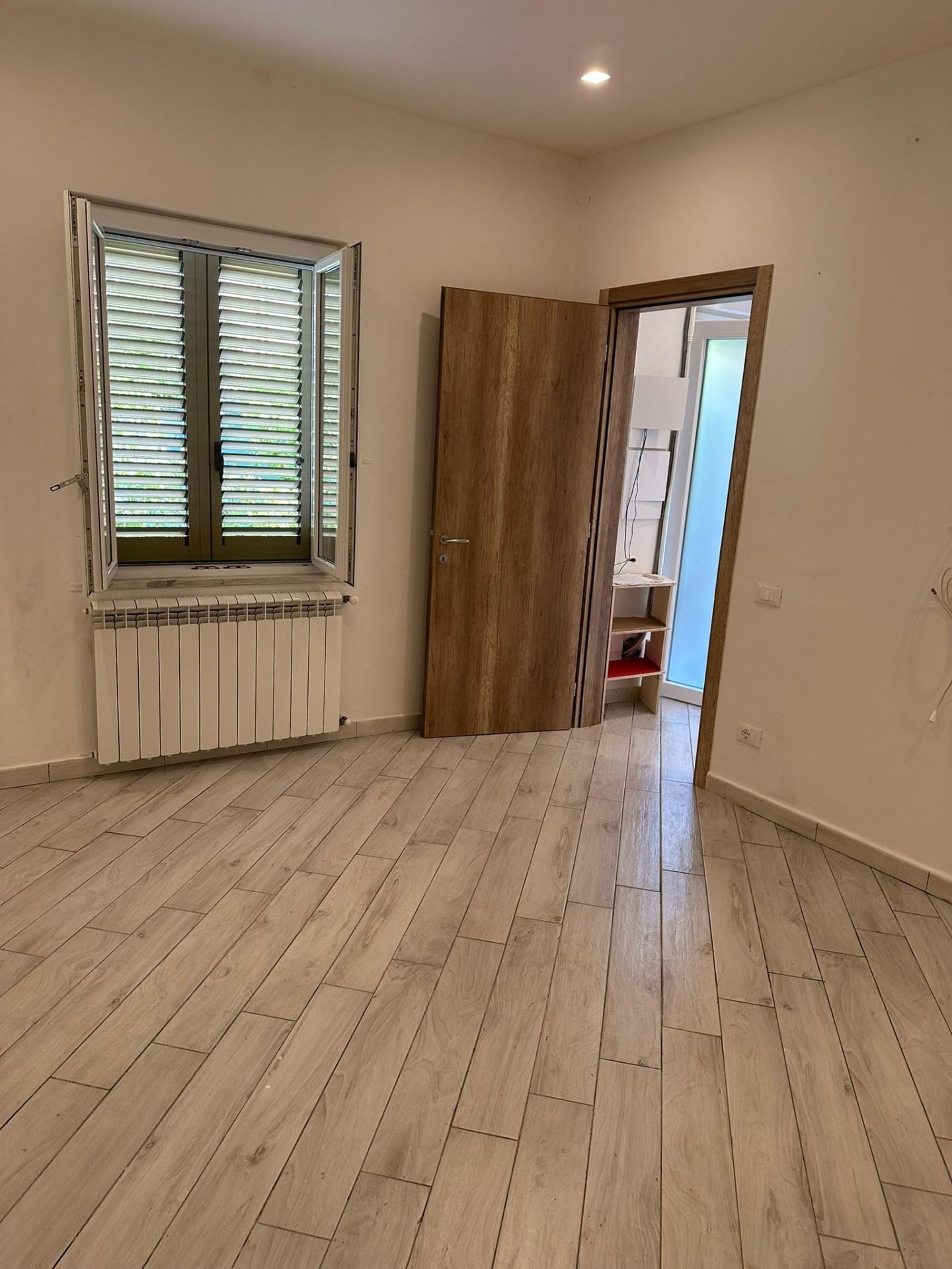 Immagine 3 di Porzione di casa in affitto  a Carrara