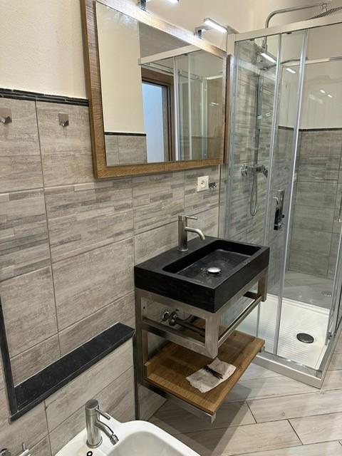 Immagine 7 di Porzione di casa in affitto  a Carrara