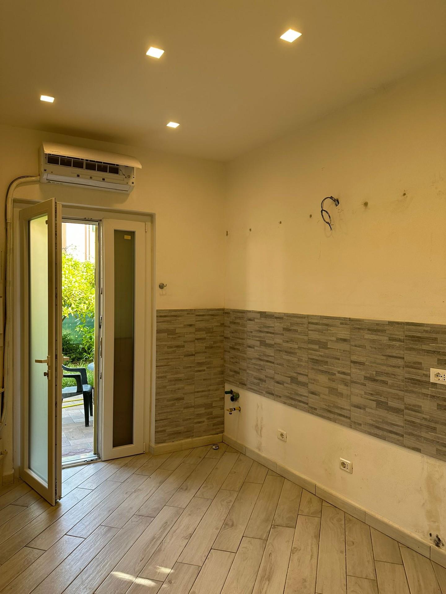 Immagine 1 di Porzione di casa in affitto  a Carrara