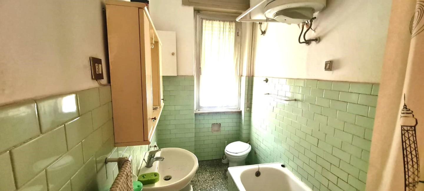 Immagine 13 di Appartamento in vendita  a Livorno