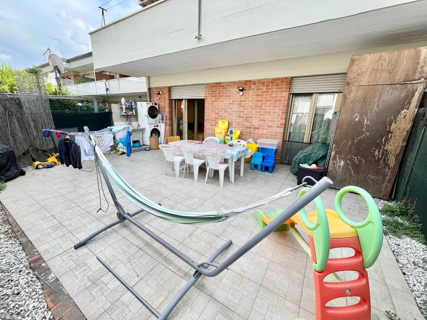 Immagine 21 di Appartamento in vendita  a Massa