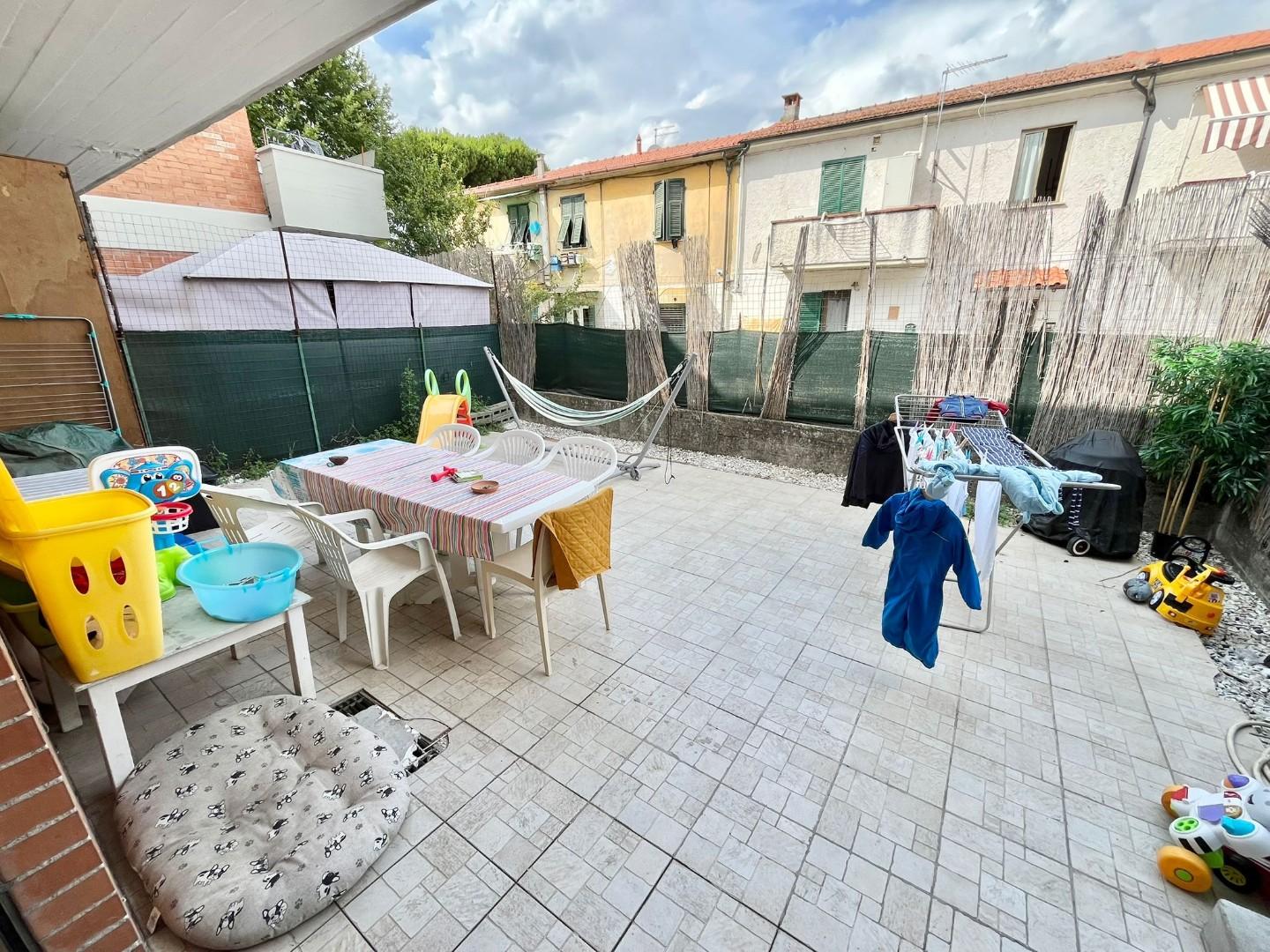 Immagine 17 di Appartamento in vendita  a Massa