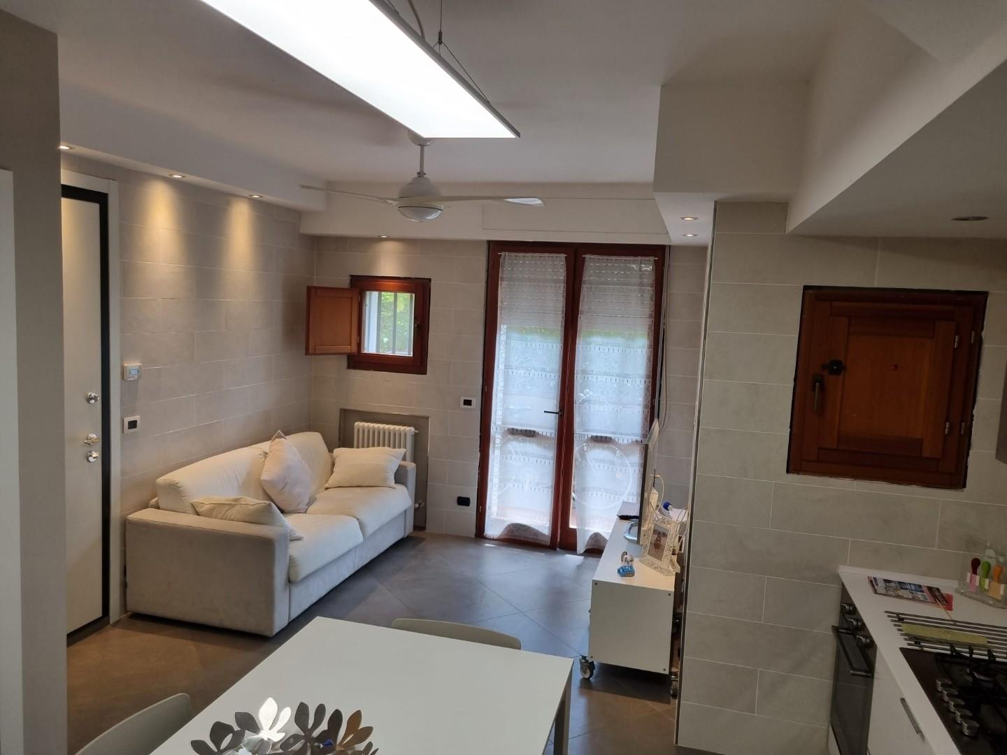 Immagine 5 di Villetta a schiera in vendita  a Massa