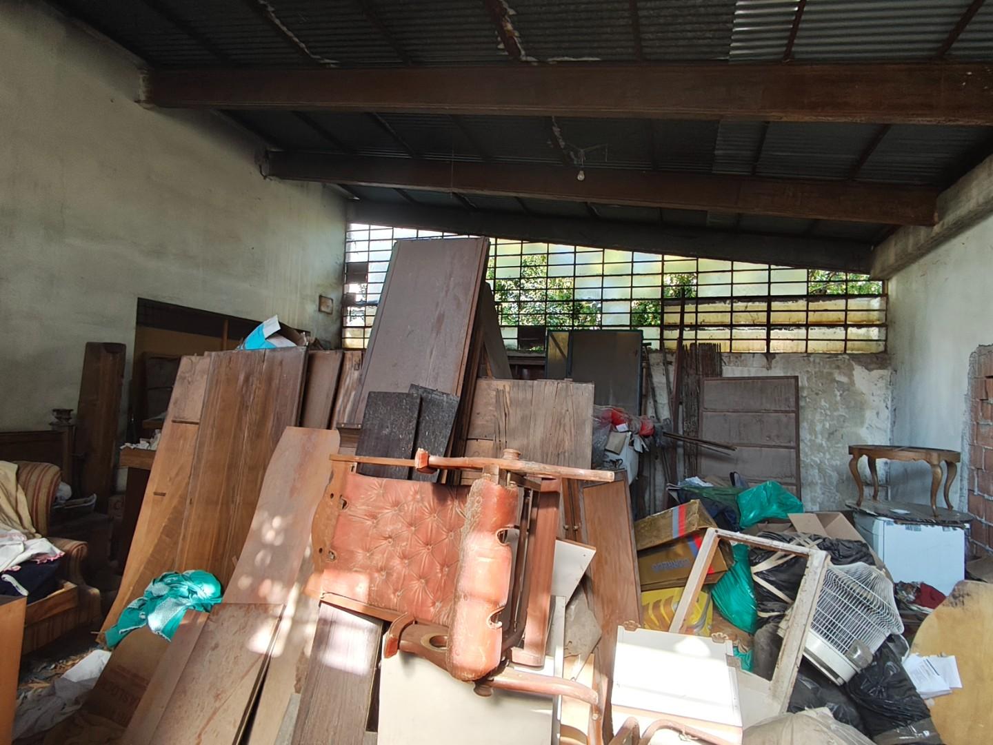 Immagine 15 di Magazzino in vendita  a Lucca