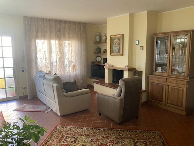 Immagine 2 di Casa bifamiliare in vendita  a Pisa