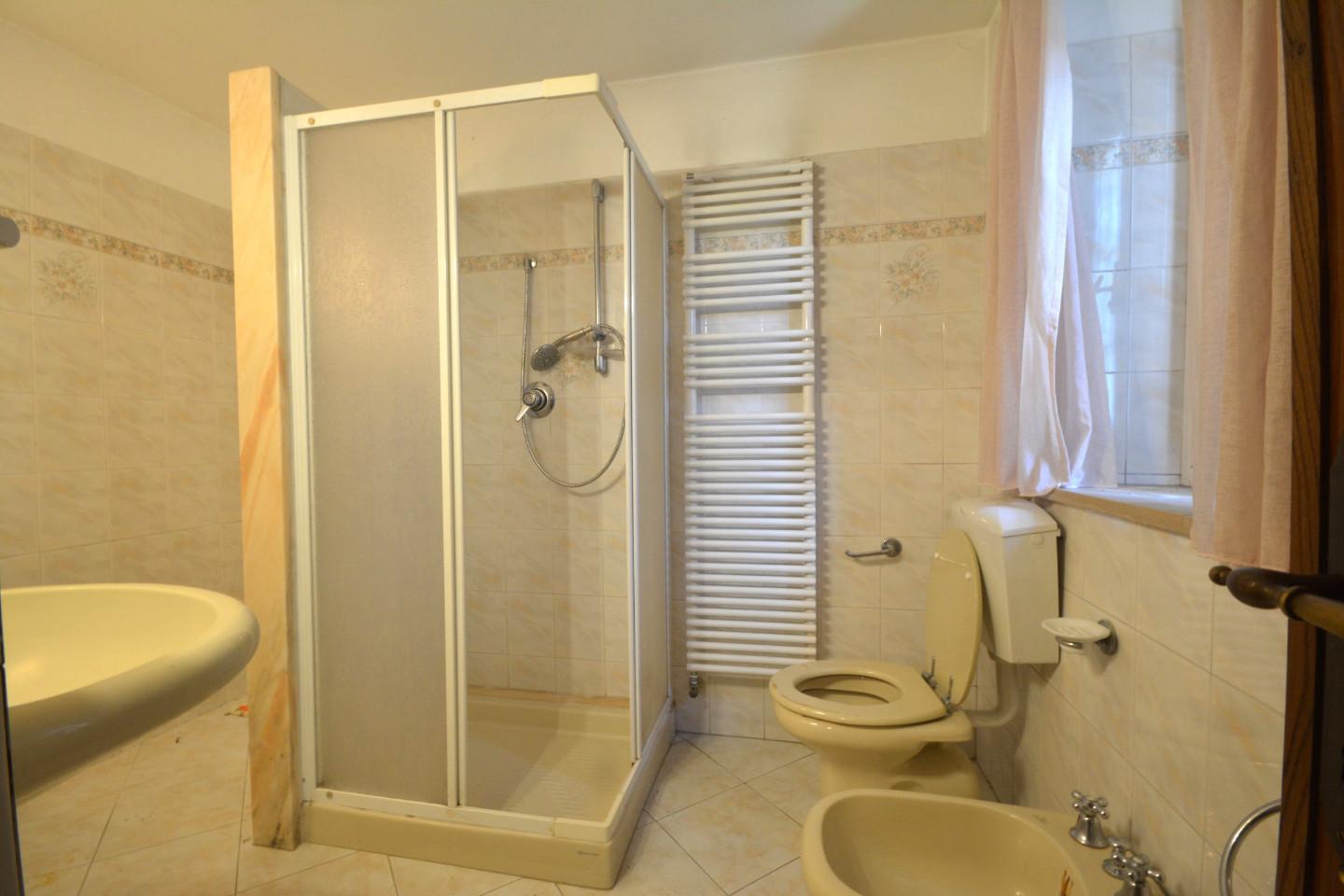 Immagine 9 di Casa bifamiliare in vendita  a Capannori