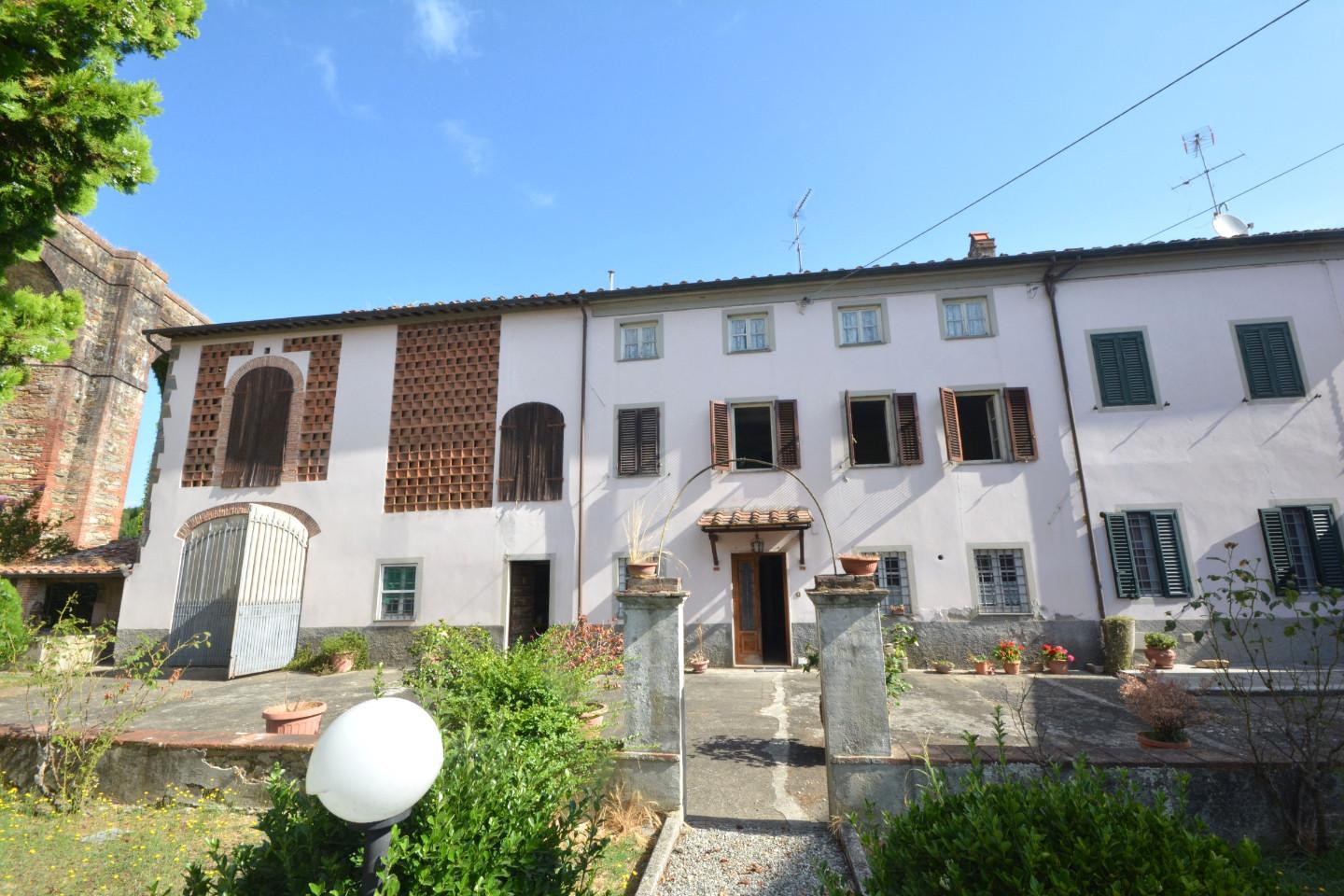 Immagine 18 di Casa bifamiliare in vendita  a Capannori