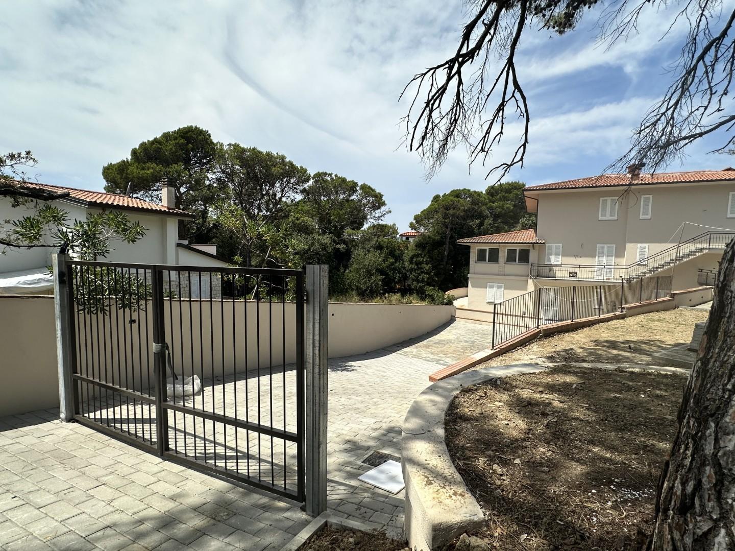 Immagine 32 di Appartamento in vendita  a Livorno