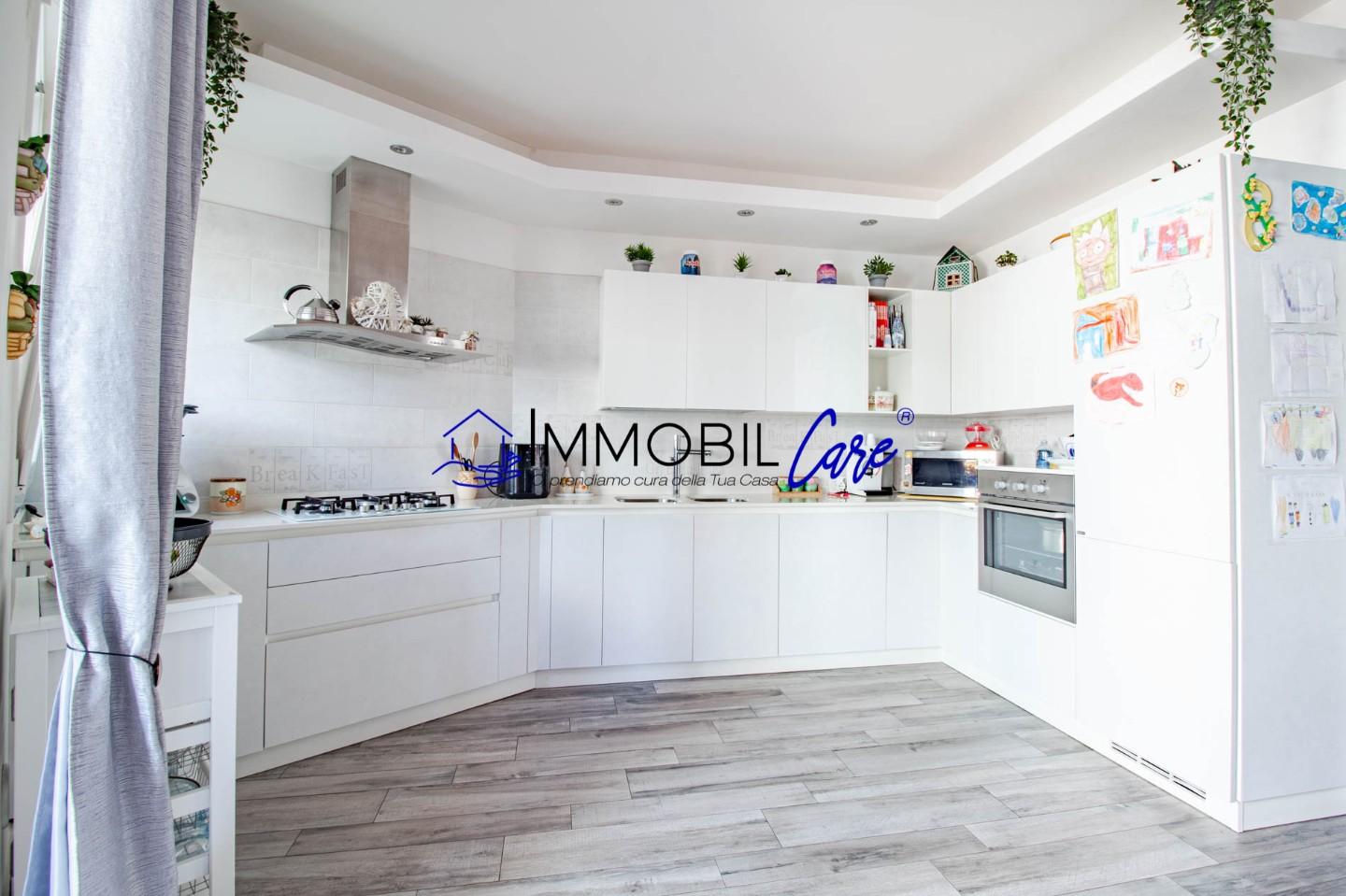 Immagine 8 di Appartamento in vendita  a Livorno