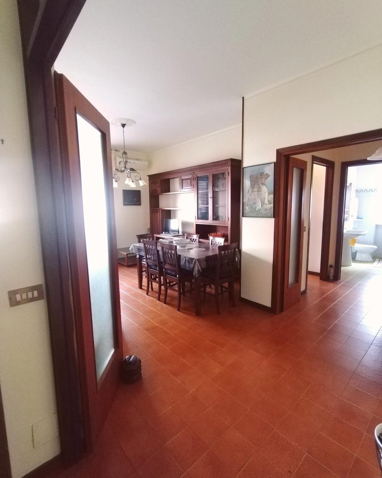 Immagine 1 di Appartamento in vendita  a Carrara