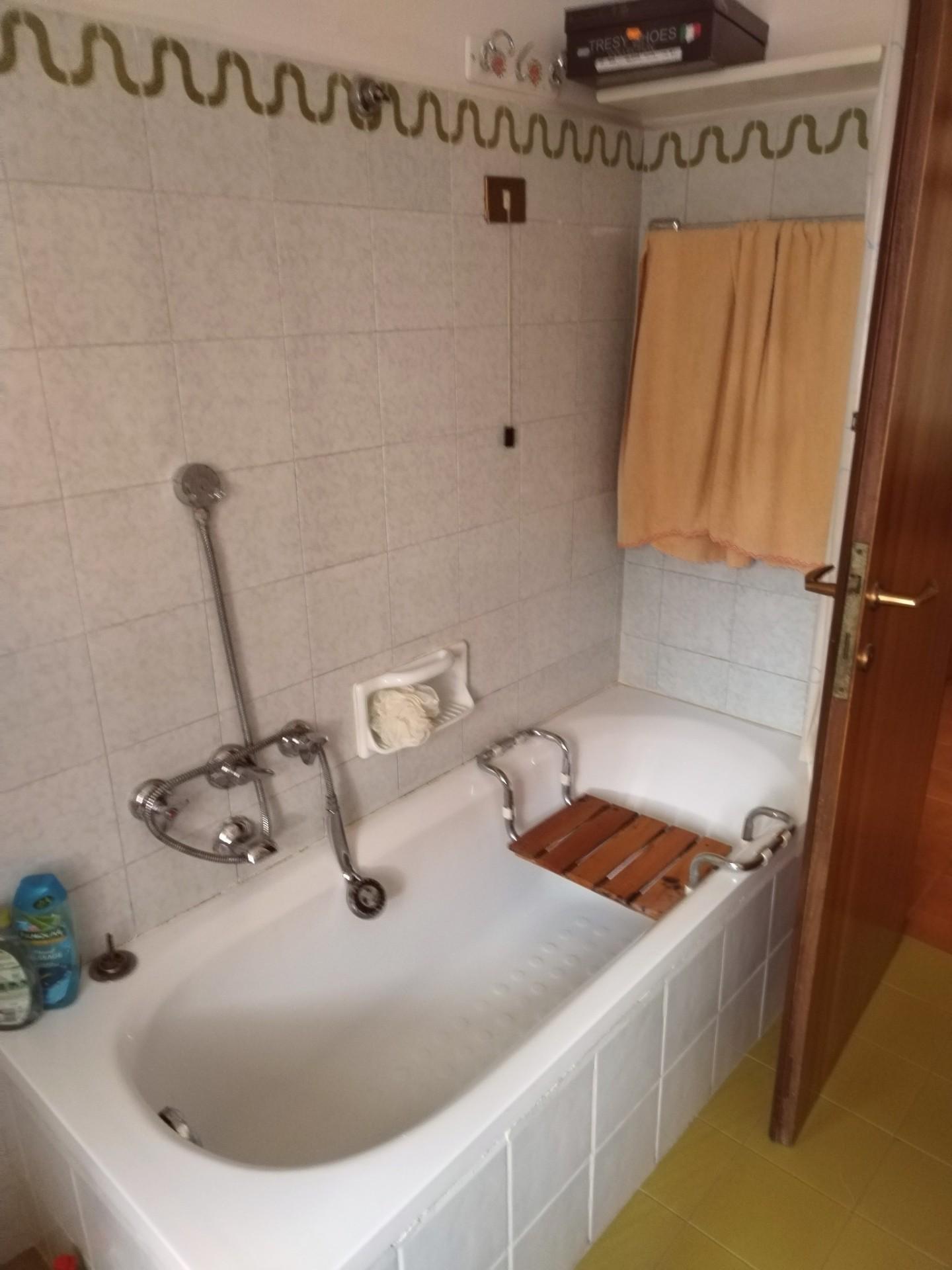 Immagine 11 di Appartamento in vendita  a Carrara