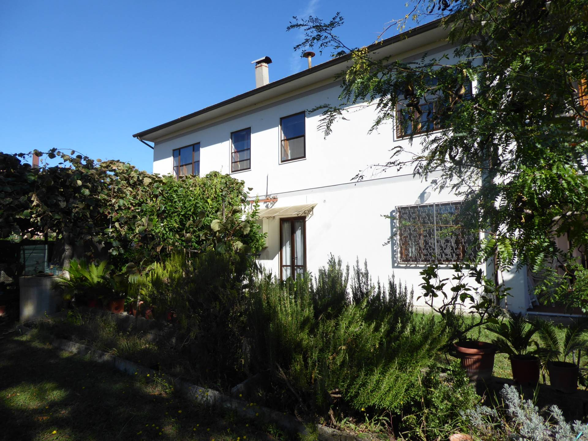 Immagine 5 di Villa in vendita  a Vecchiano