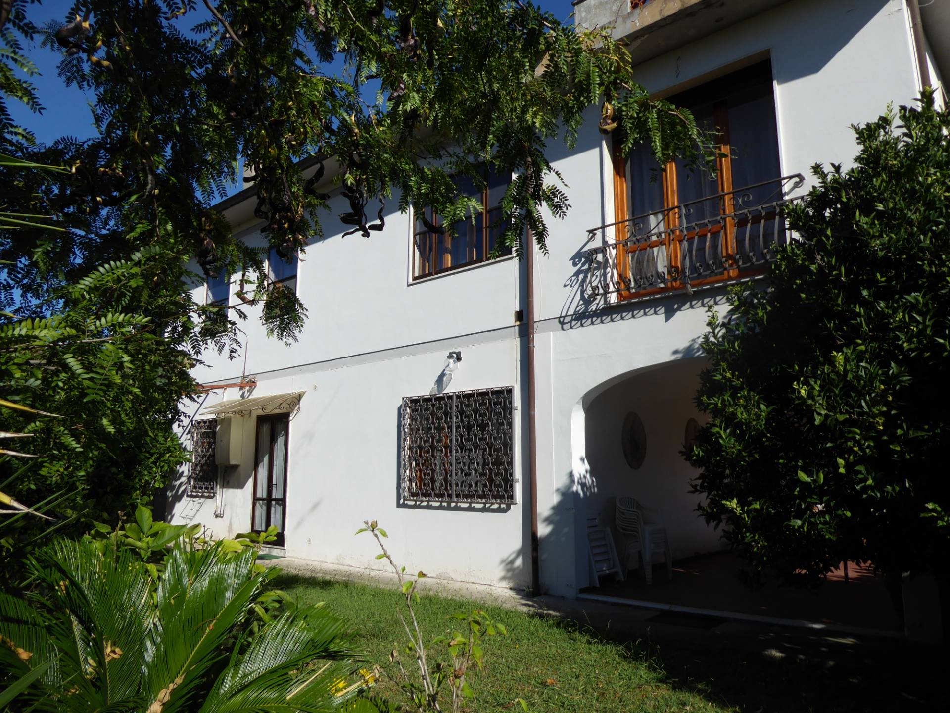 Immagine 6 di Villa in vendita  a Vecchiano