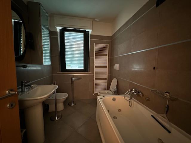 Immagine 23 di Appartamento in vendita  a Camaiore