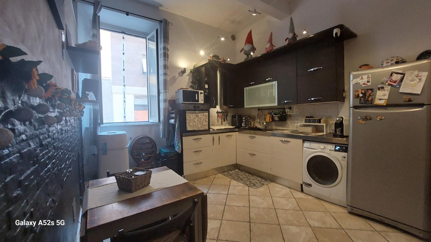 Immagine 3 di Appartamento in vendita  a Livorno