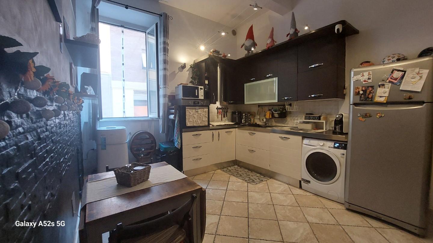 Immagine 2 di Appartamento in vendita  a Livorno