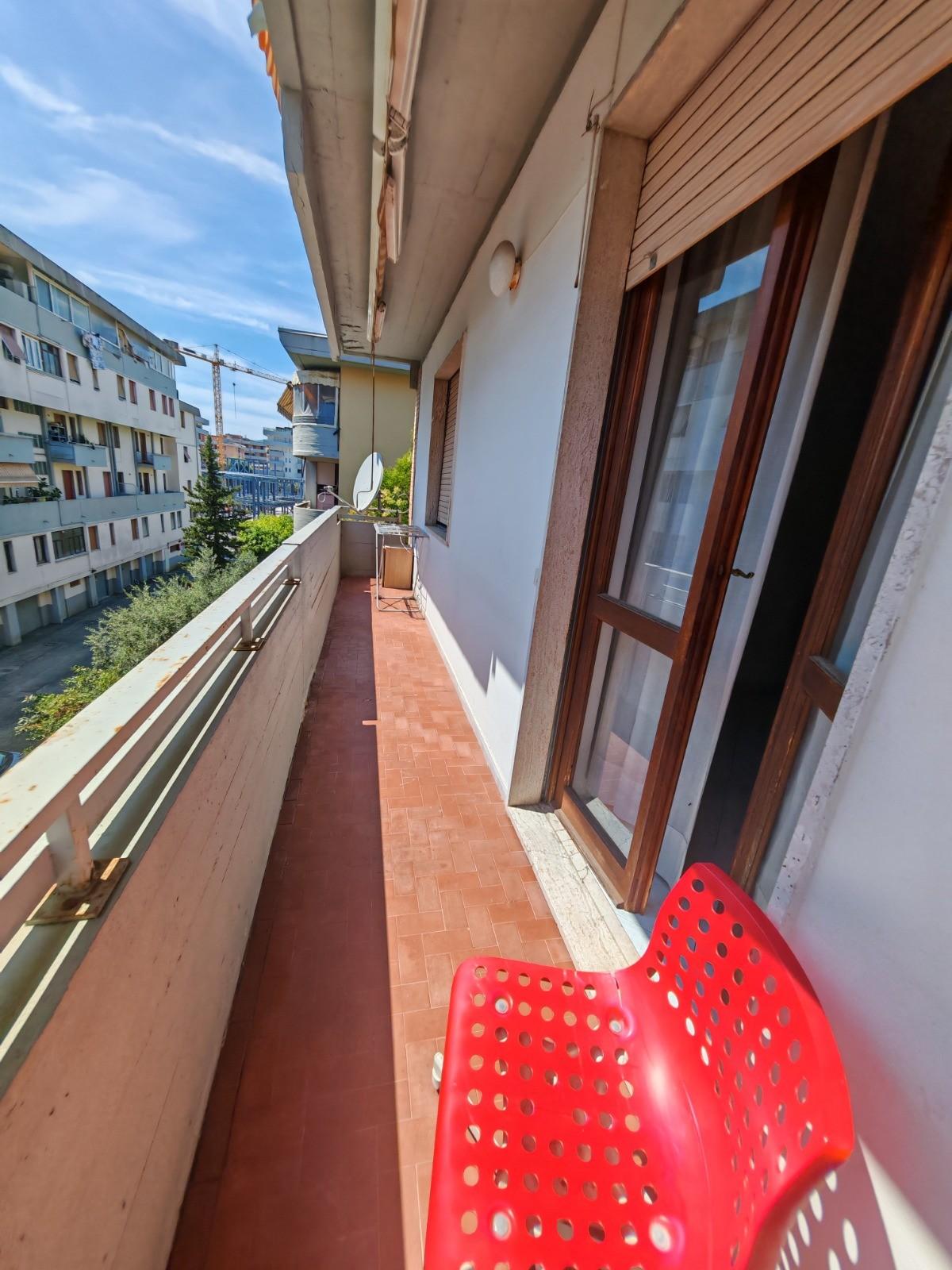 Immagine 27 di Appartamento in affitto  a Carrara